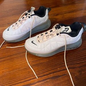 Nike Air Max 720 WOMENS size 9.5